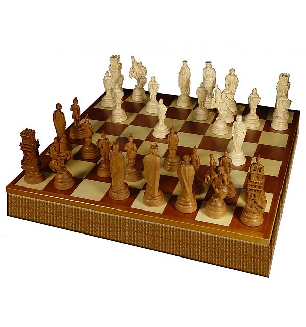 1841 - Schachfiguren mit Schachbrett